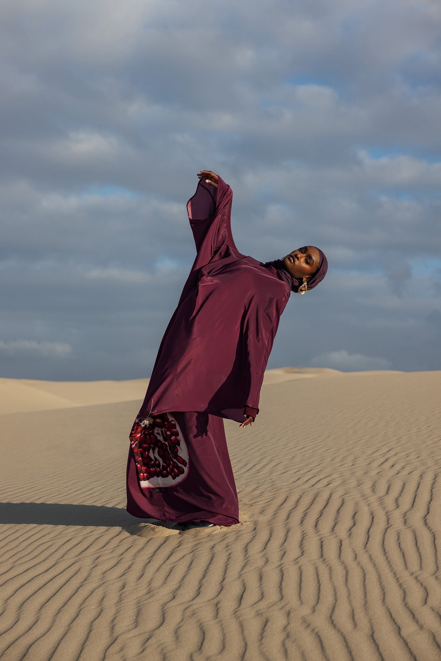 Elegant kaftan with soft, continuous lines and inspiration drawn from the pomegranate’s meaning