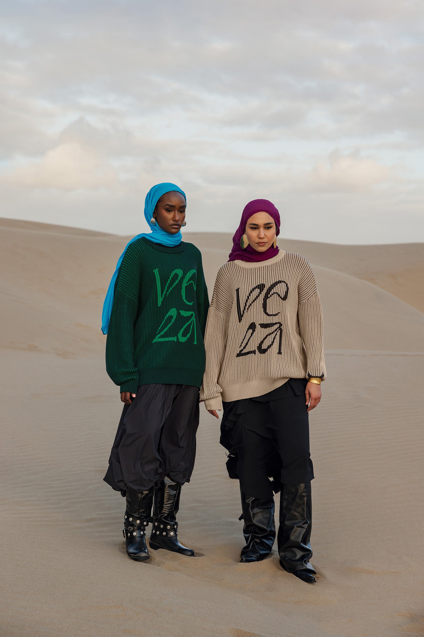 Comfortable oversized sweater with all-over pattern and minimal stitched branding