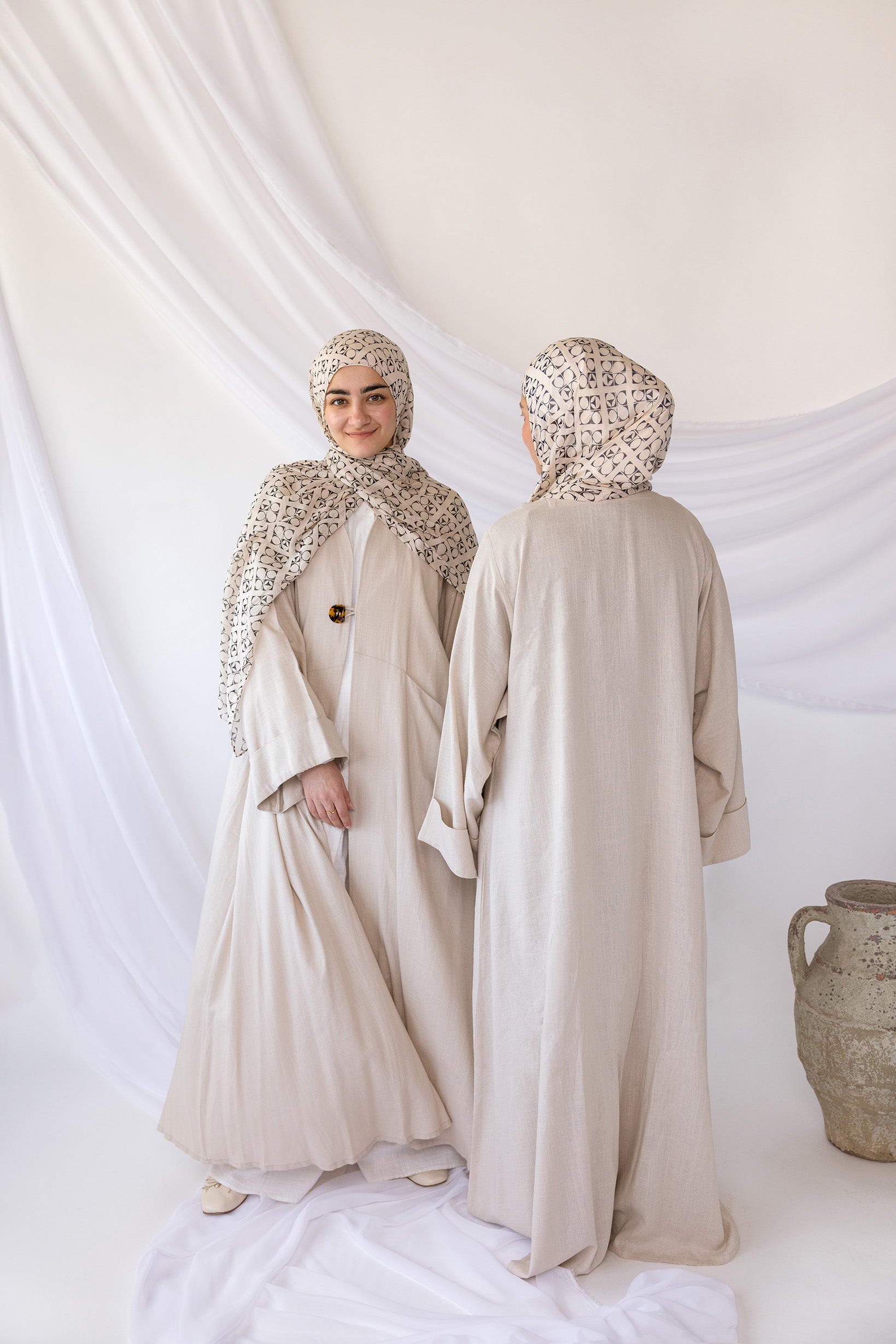 Breathable linen abaya designed with practical side pockets and a clean, classic cut.