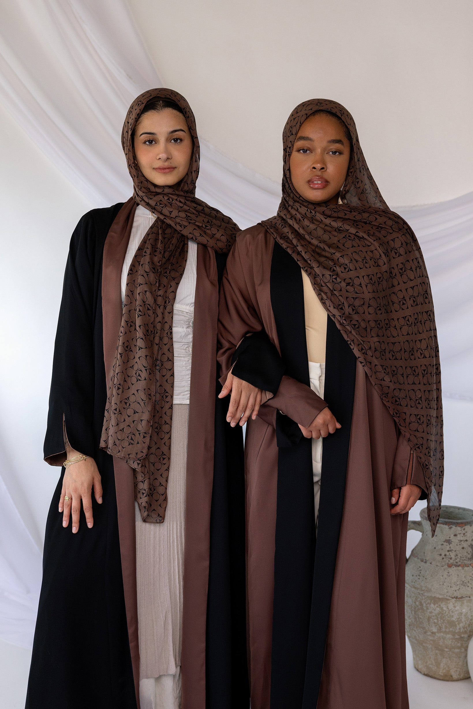 Reversible abaya with subtle contrast tones and lightweight, easy-to-layer construction.