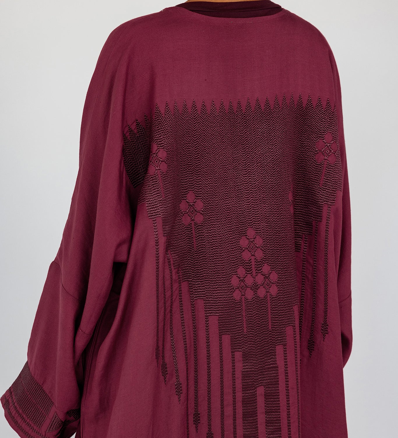 Everyday abaya crafted in a breathable linen blend with elegant embroidery at the back