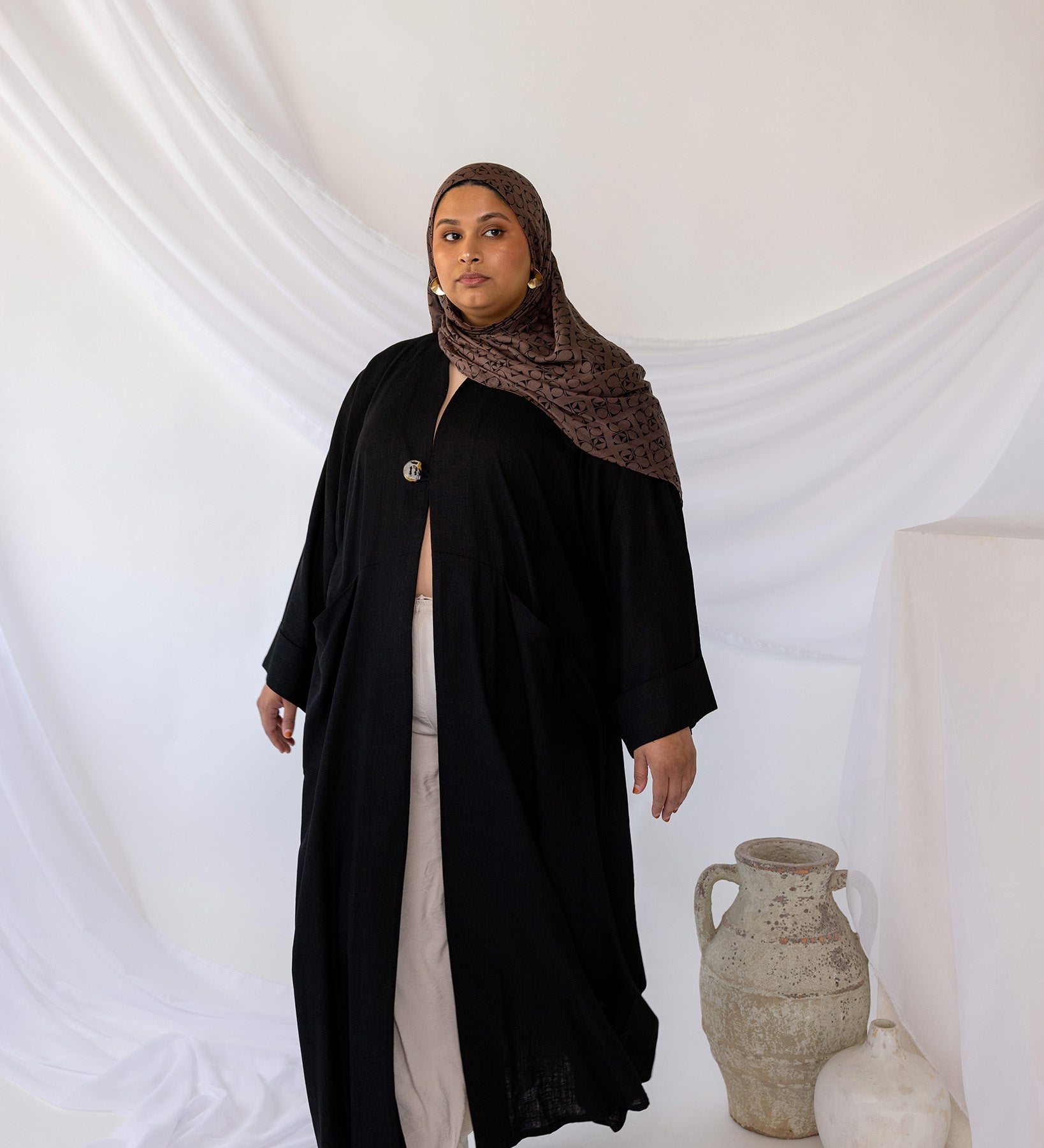 Linen abaya with discreet side pockets and a clean, minimalist design.