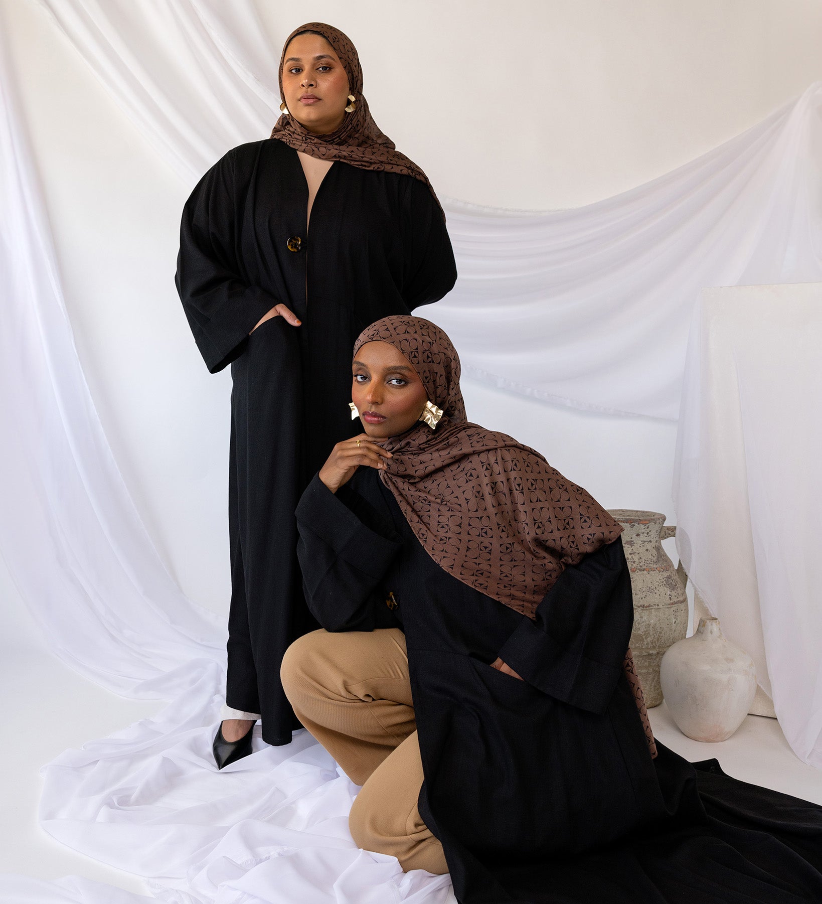Lightweight abaya crafted from breathable linen, finished with functional pockets.