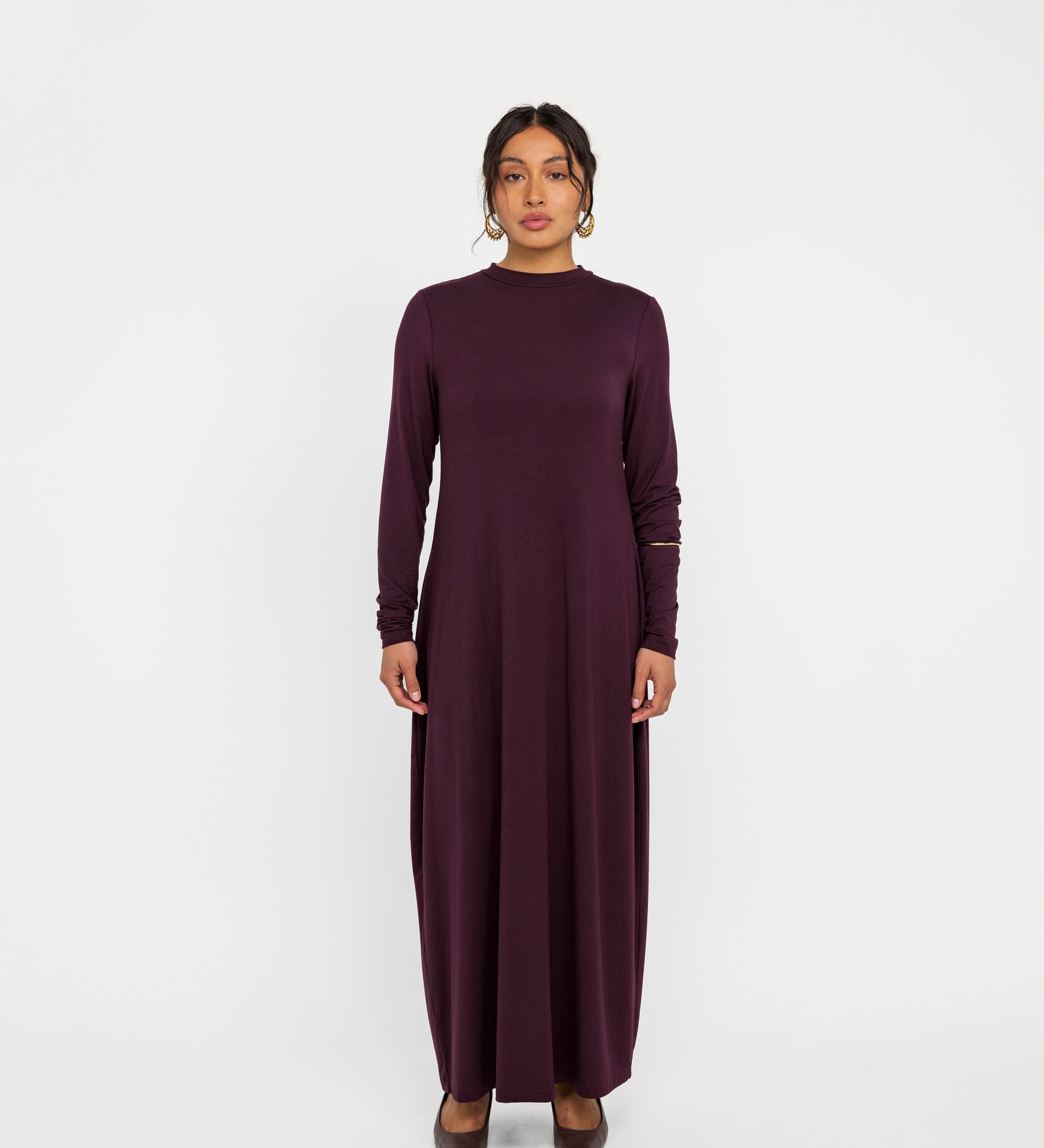 Breathable under dress made for comfort and modest coverage beneath abayas.