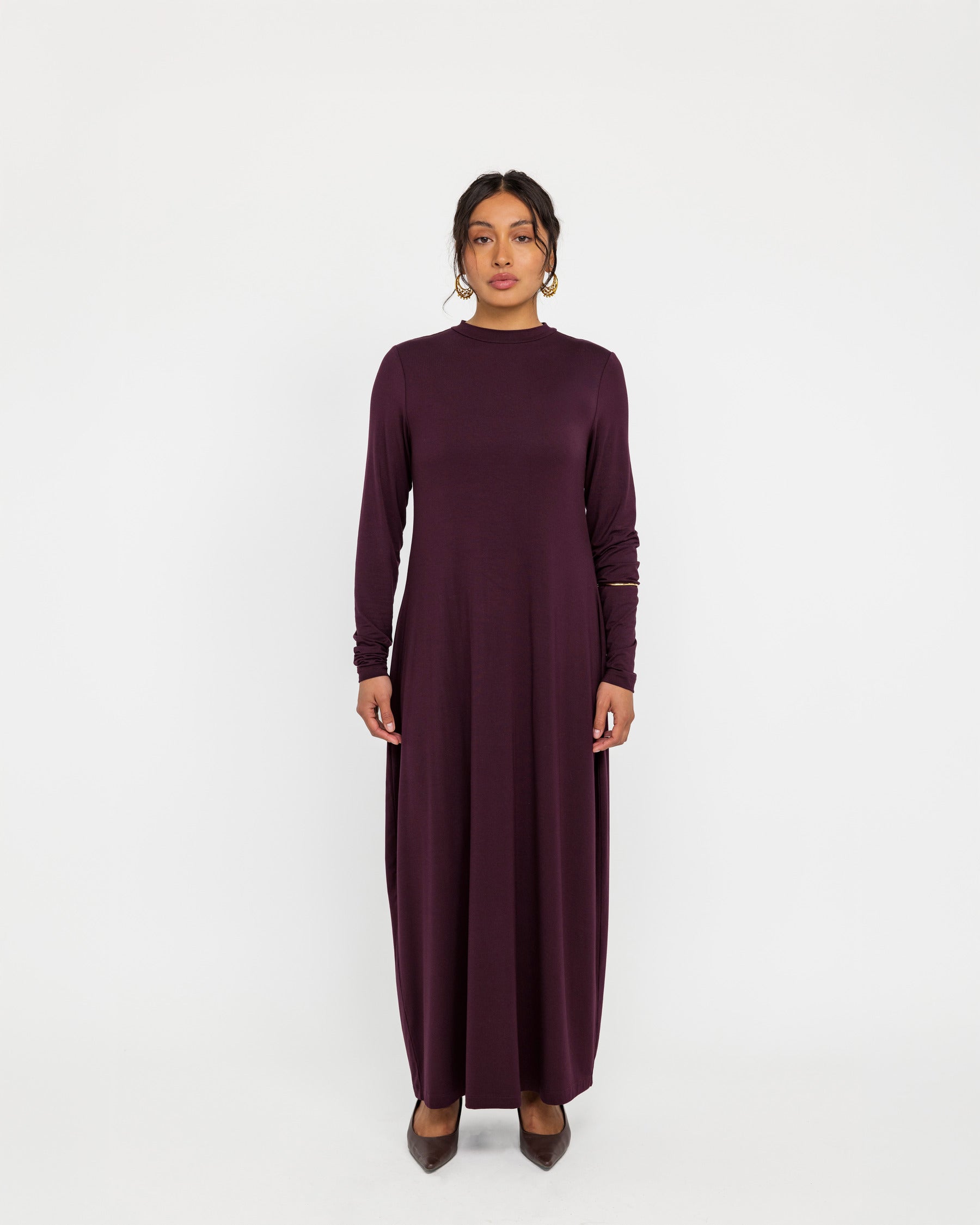 Breathable under dress made for comfort and modest coverage beneath abayas.