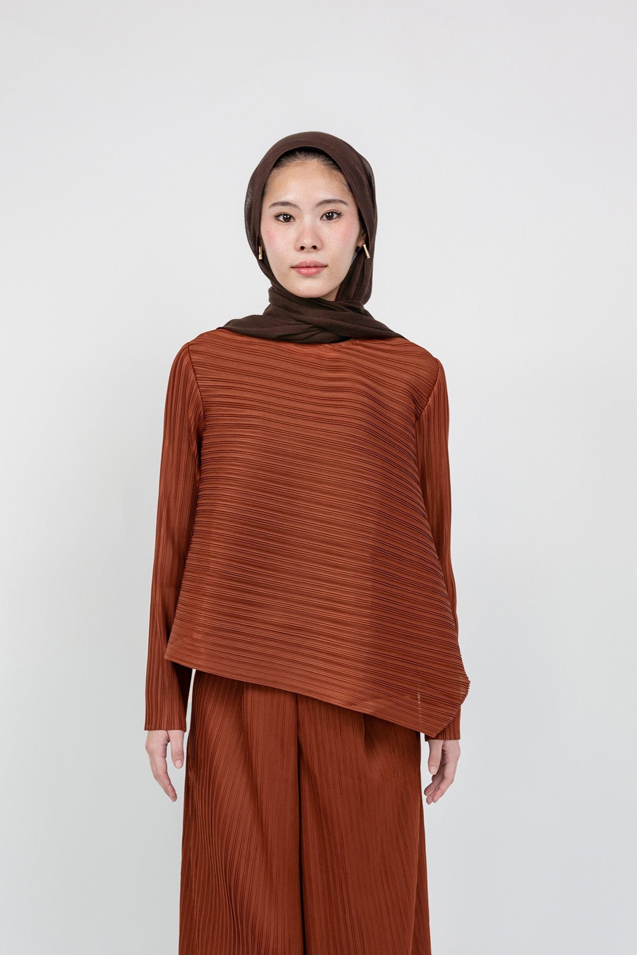 Modest pleated top with fluid lines and relaxed fit for everyday elegance