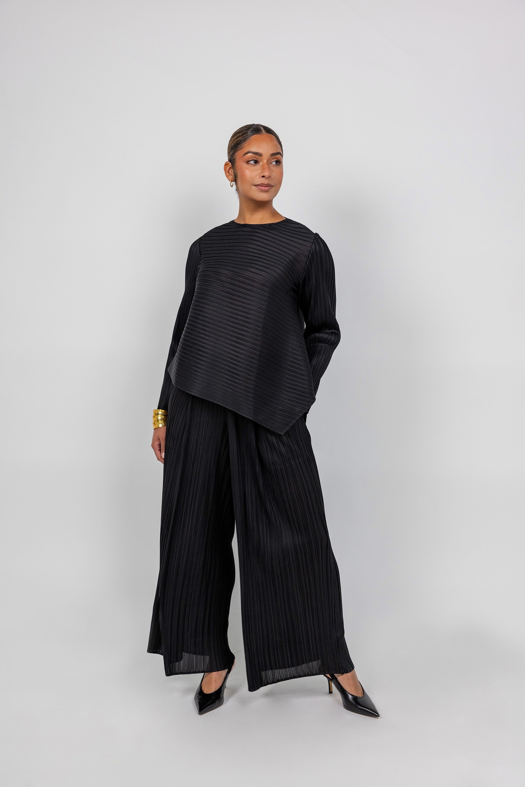 Full-length top with vertical pleats, perfect for pairing with matching pants or layering.