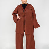Modest pleated pants with an easy fit and timeless, elevated design