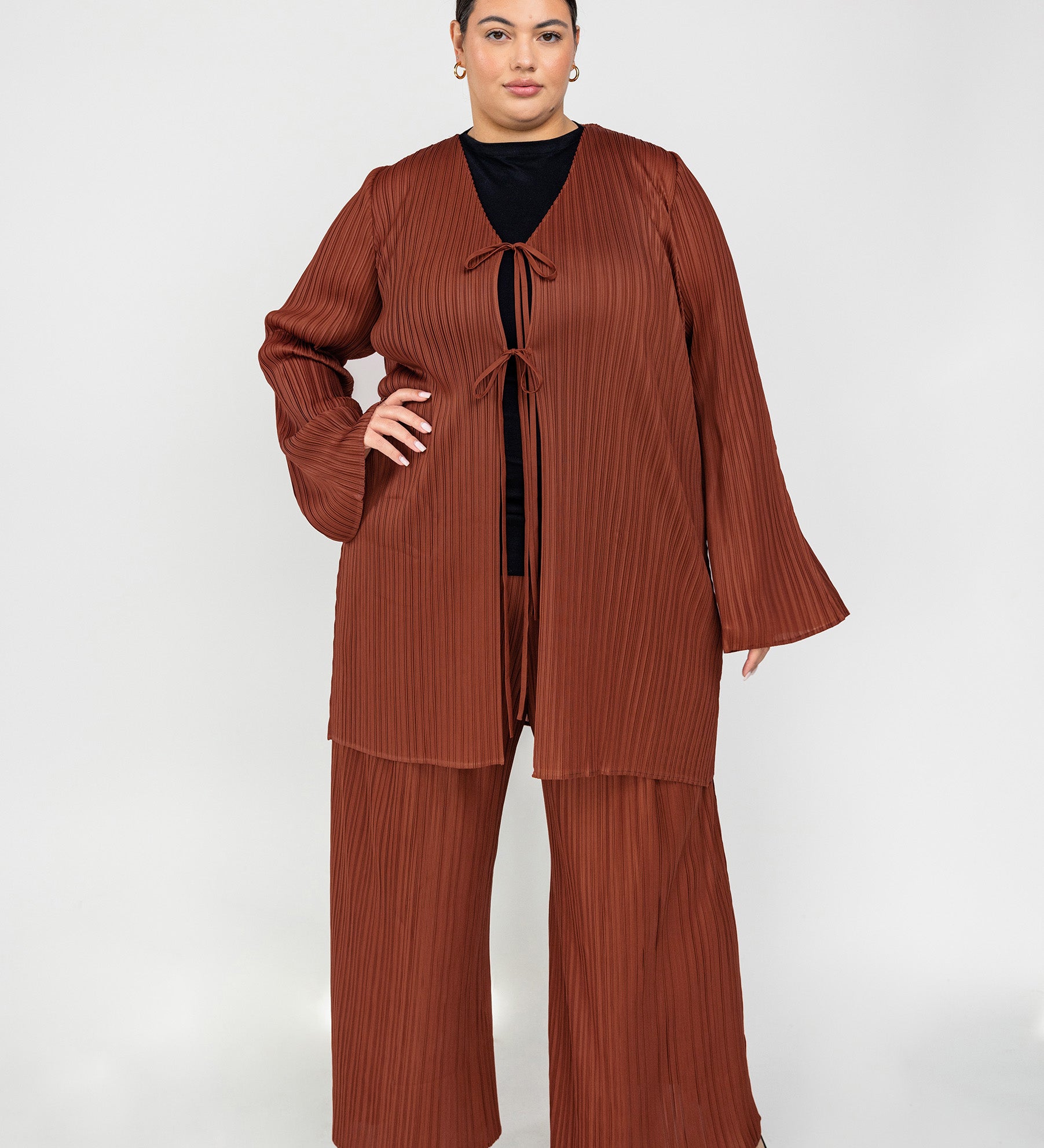 Modest pleated pants with an easy fit and timeless, elevated design