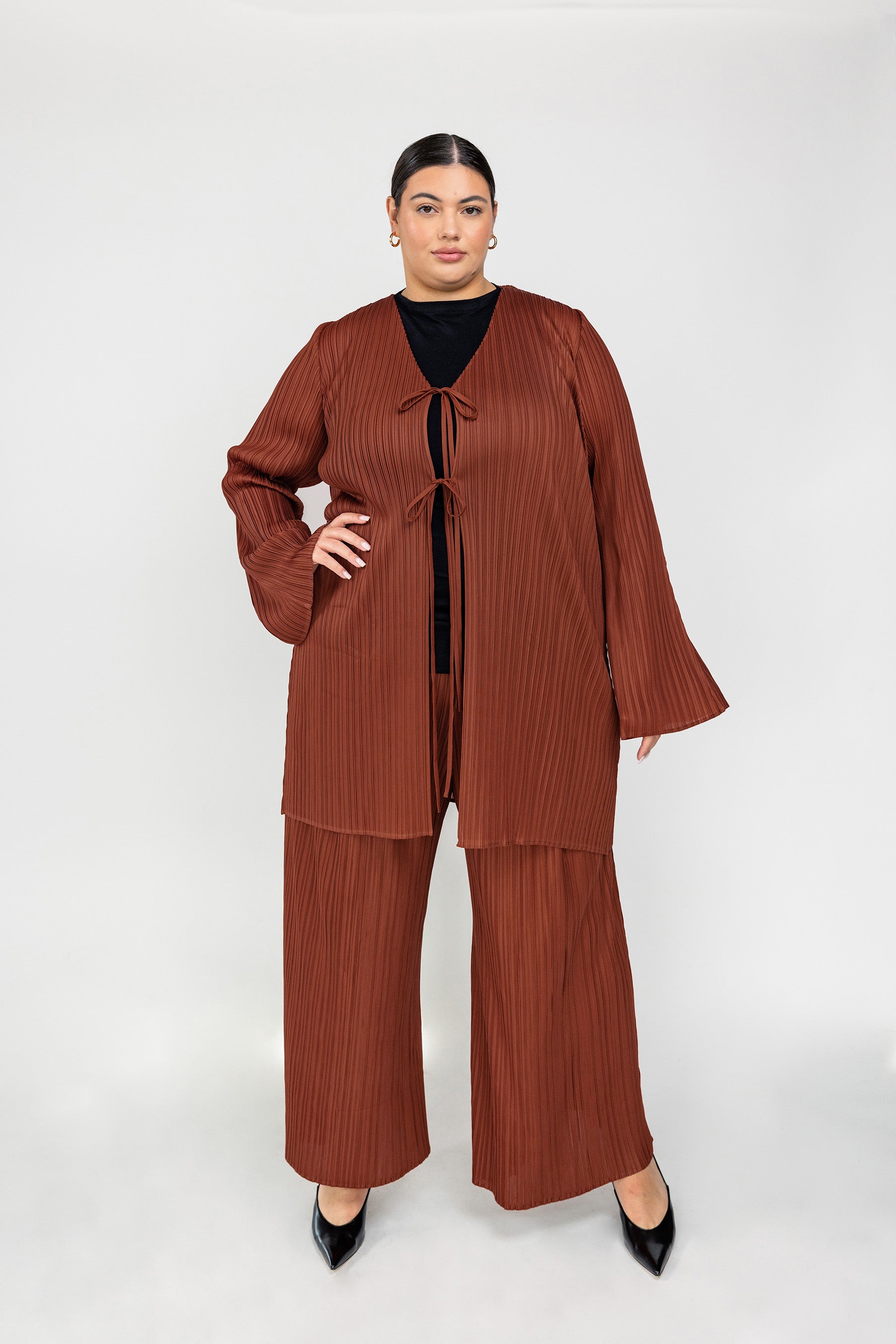 Modest pleated pants with an easy fit and timeless, elevated design