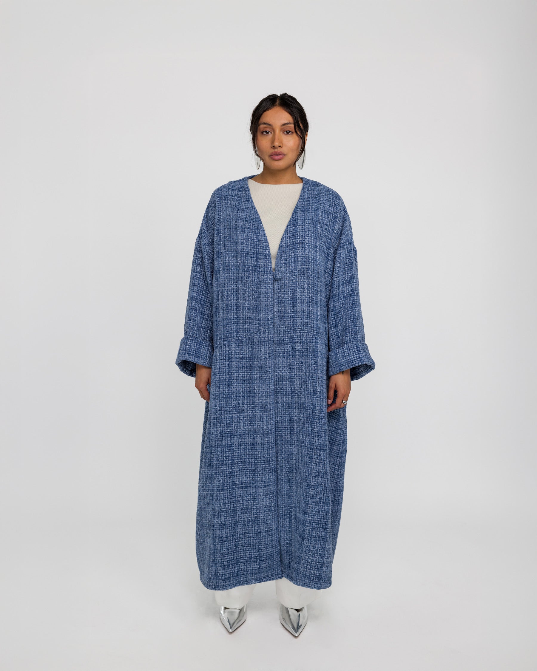 Textured abaya with an oversized cut and soft tailoring for elevated layering