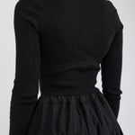 Black Clean, classic skirt in sturdy cotton with pleats for a modest, sculpted look