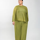 Full-length pants with soft pleats and a flattering wide-leg cut