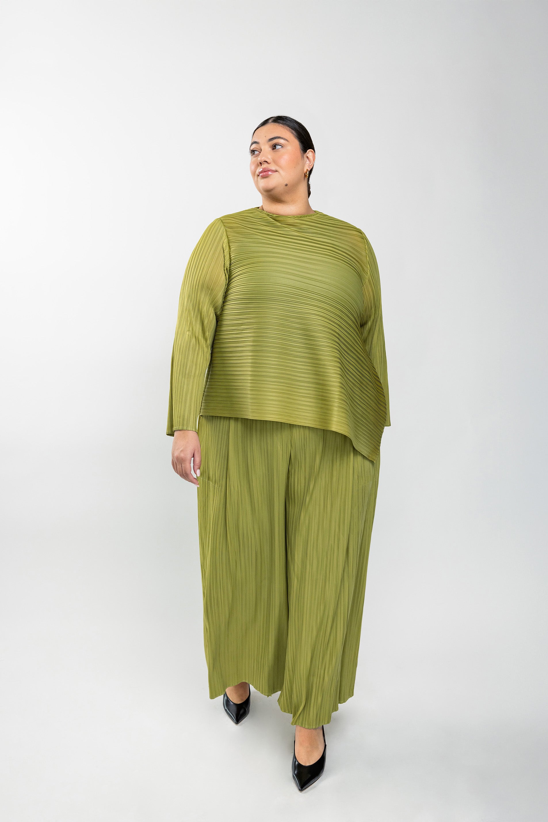 Full-length pants with soft pleats and a flattering wide-leg cut