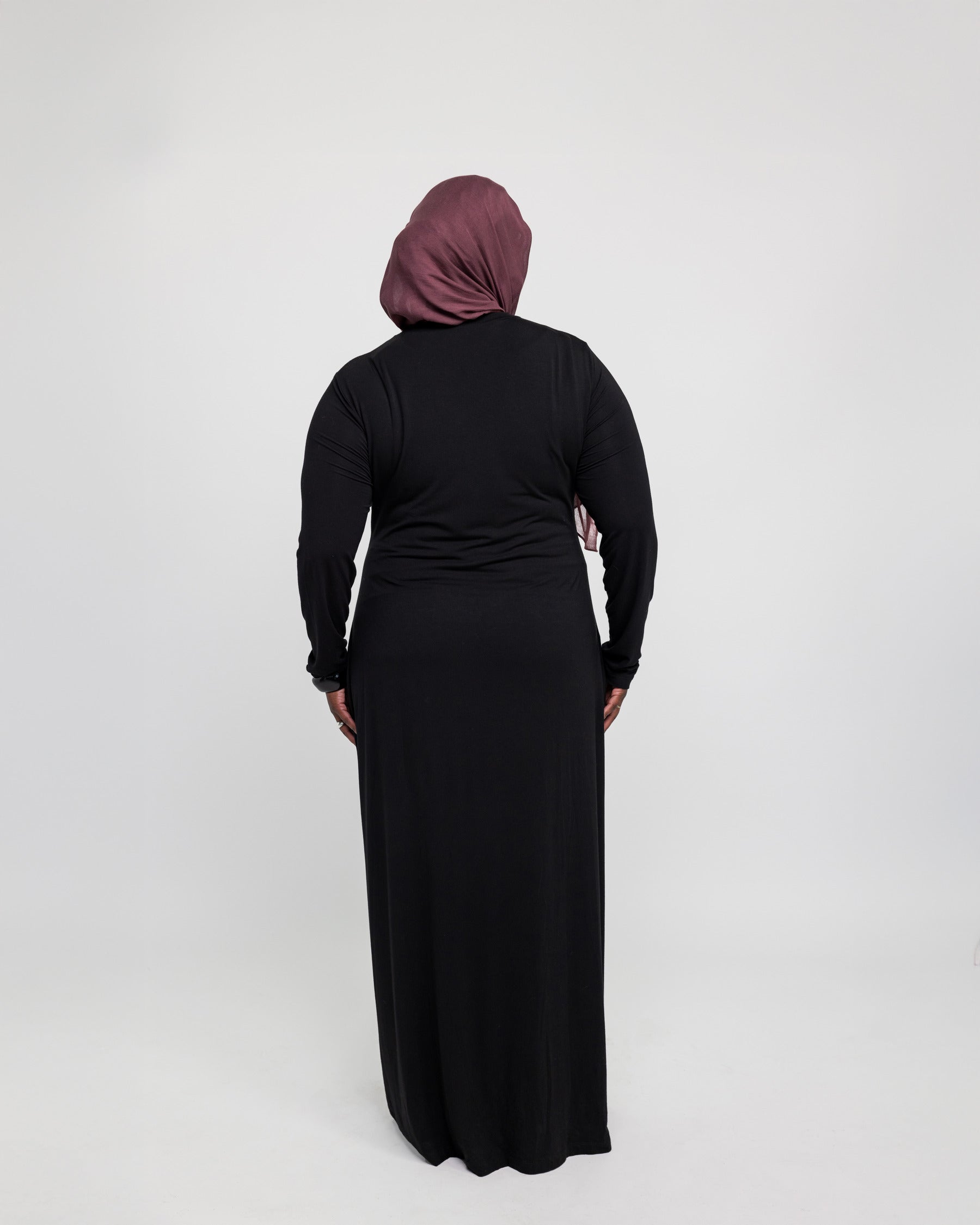 Modest under dress in breathable knit, perfect as a foundation for layered outfits.