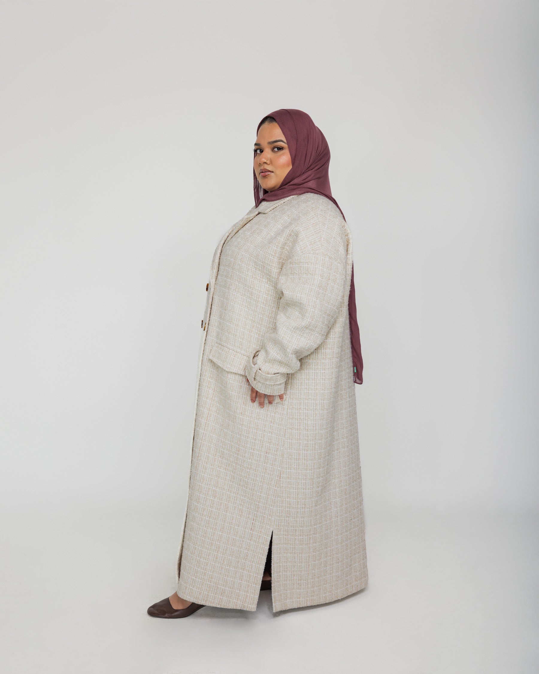 Layering abaya coat with trench-style lines and a modern, oversized shape