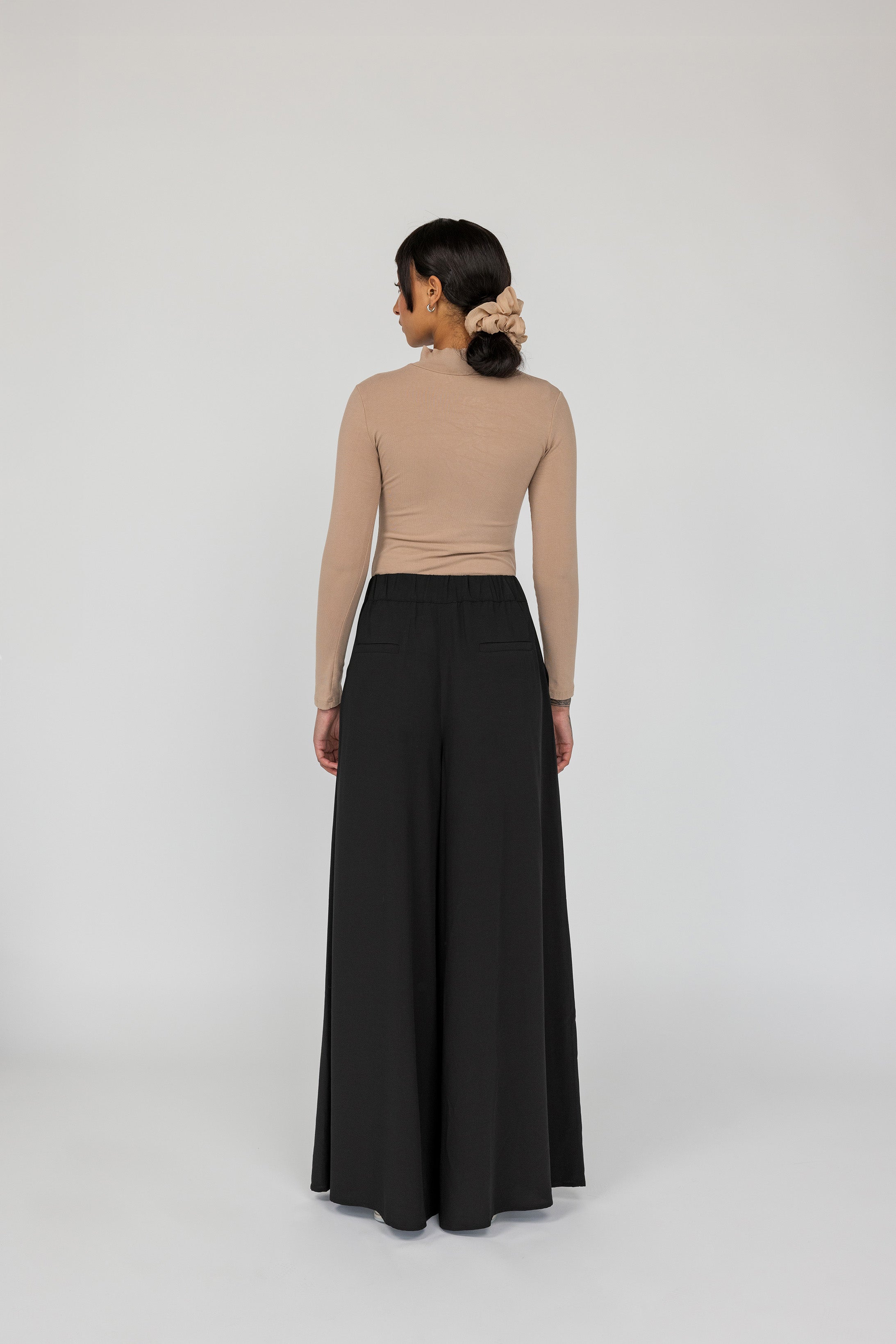Relaxed palazzo pants designed to move with you, from casual to dressy moments.