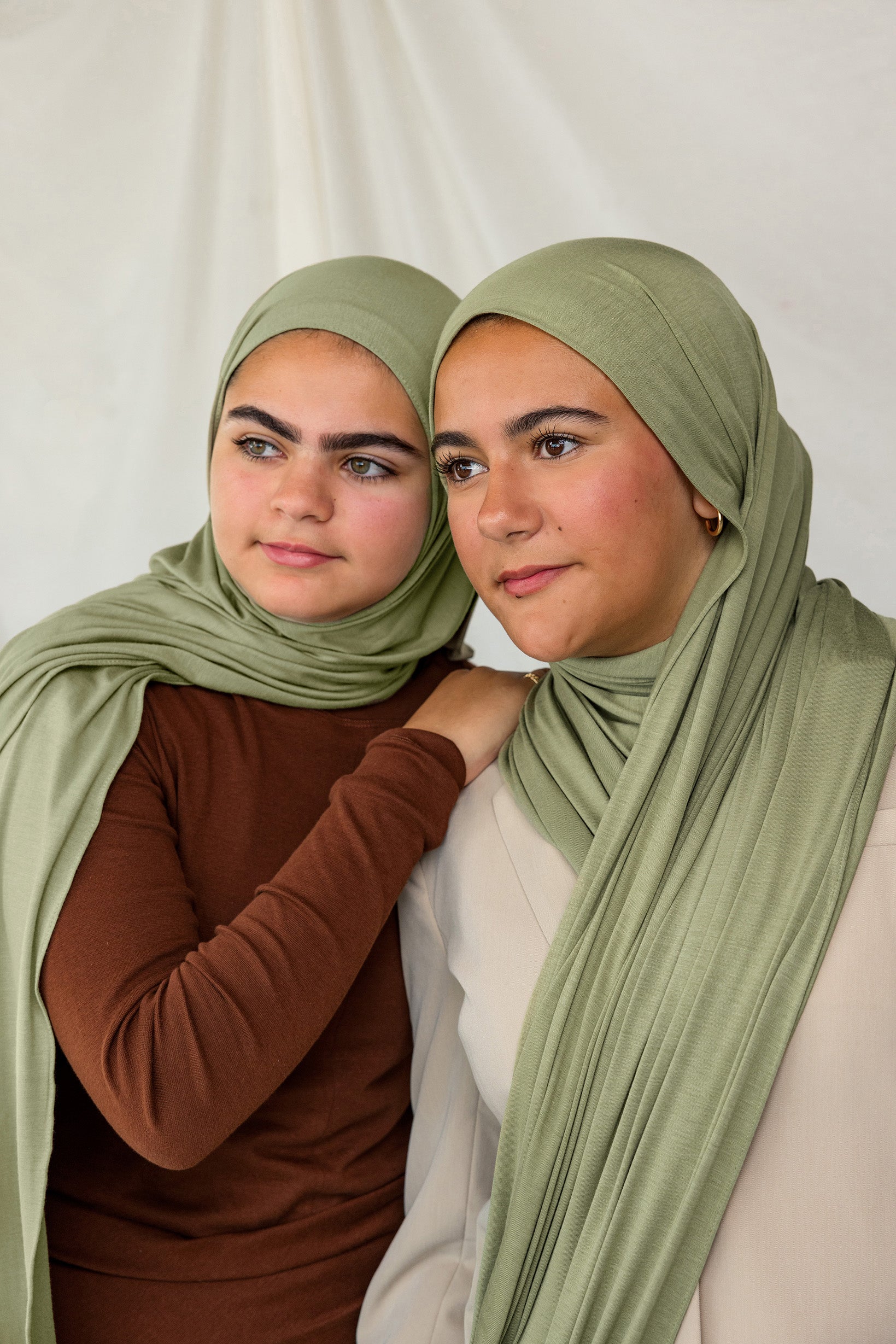 Sister models wearing Palm Desert Jersey Lite, styled with a casual drape to highlight breathable, lightweight feel.