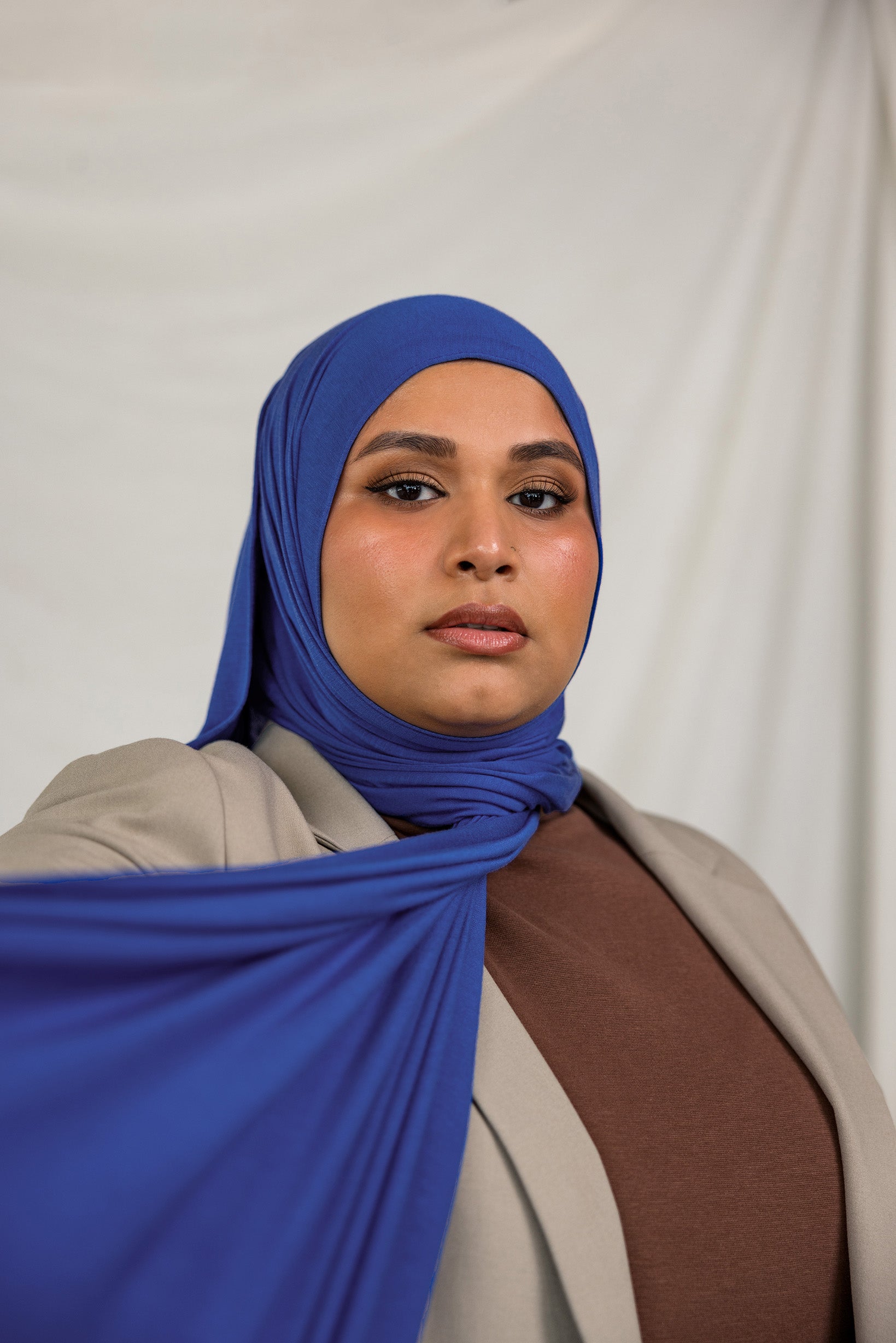 Model wearing Ocean Blue Jersey Lite in a casual wrap style, showing off its breathable, wrinkle-resistant fabric.