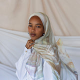 Hijab featuring wave-like agate print and breathable modal fabric for warm weather