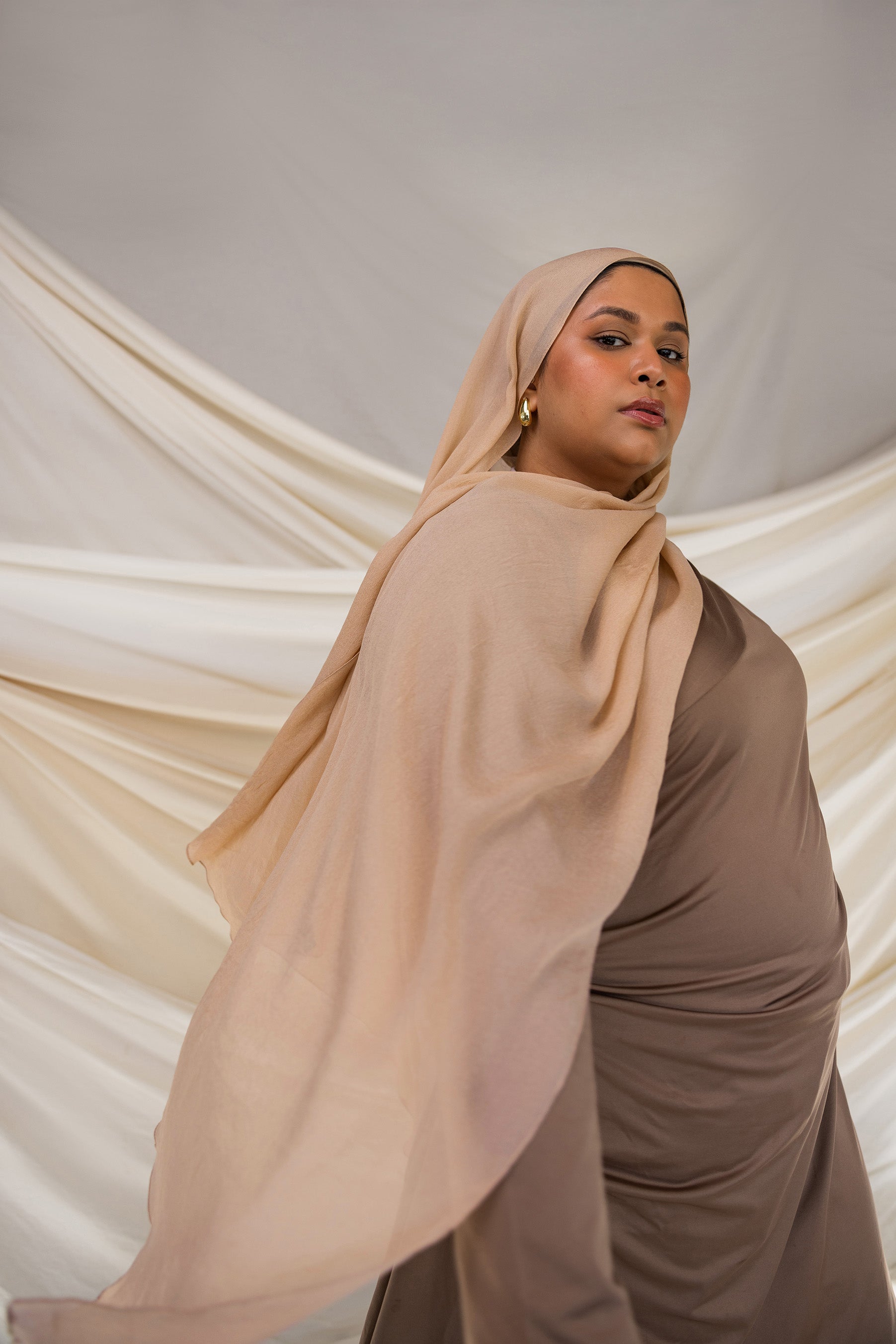 Warm Taupe Silk Chiffon Hijab – Elegant VELA Warm Taupe – Vela