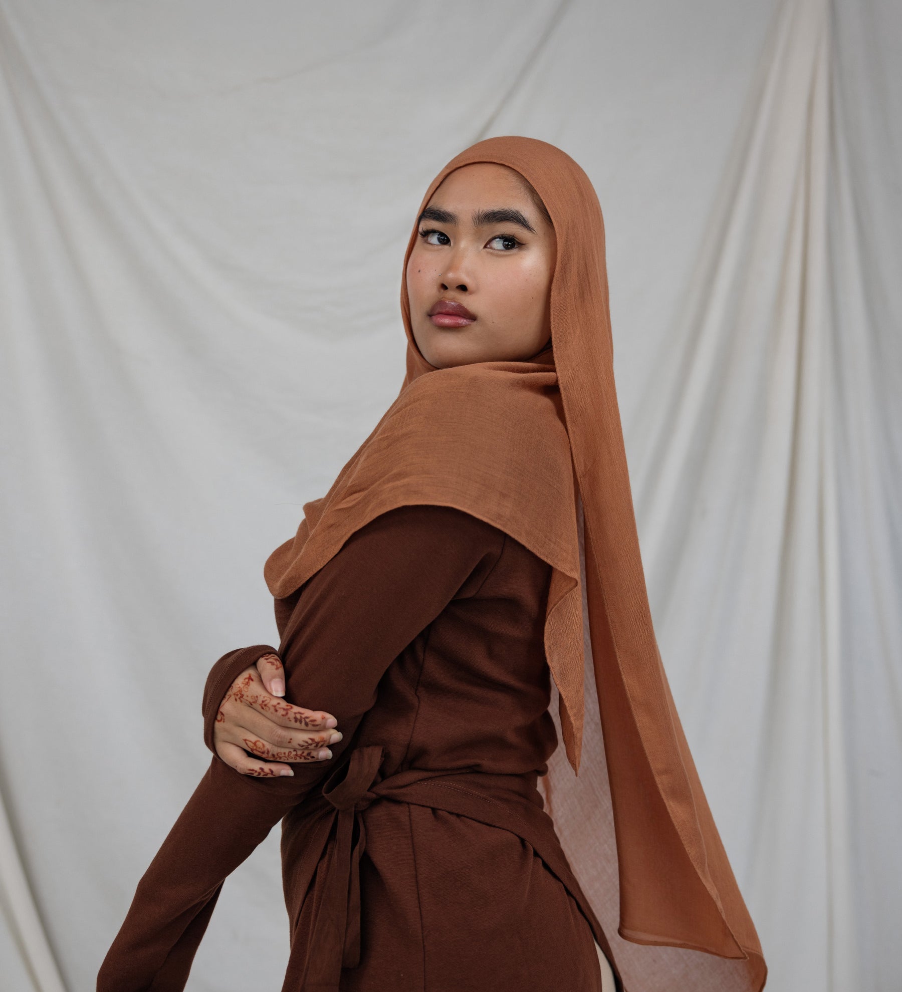 Cinnamon modal hijab by VELA, blending cozy richness with a whisper of bold, everyday elegance.