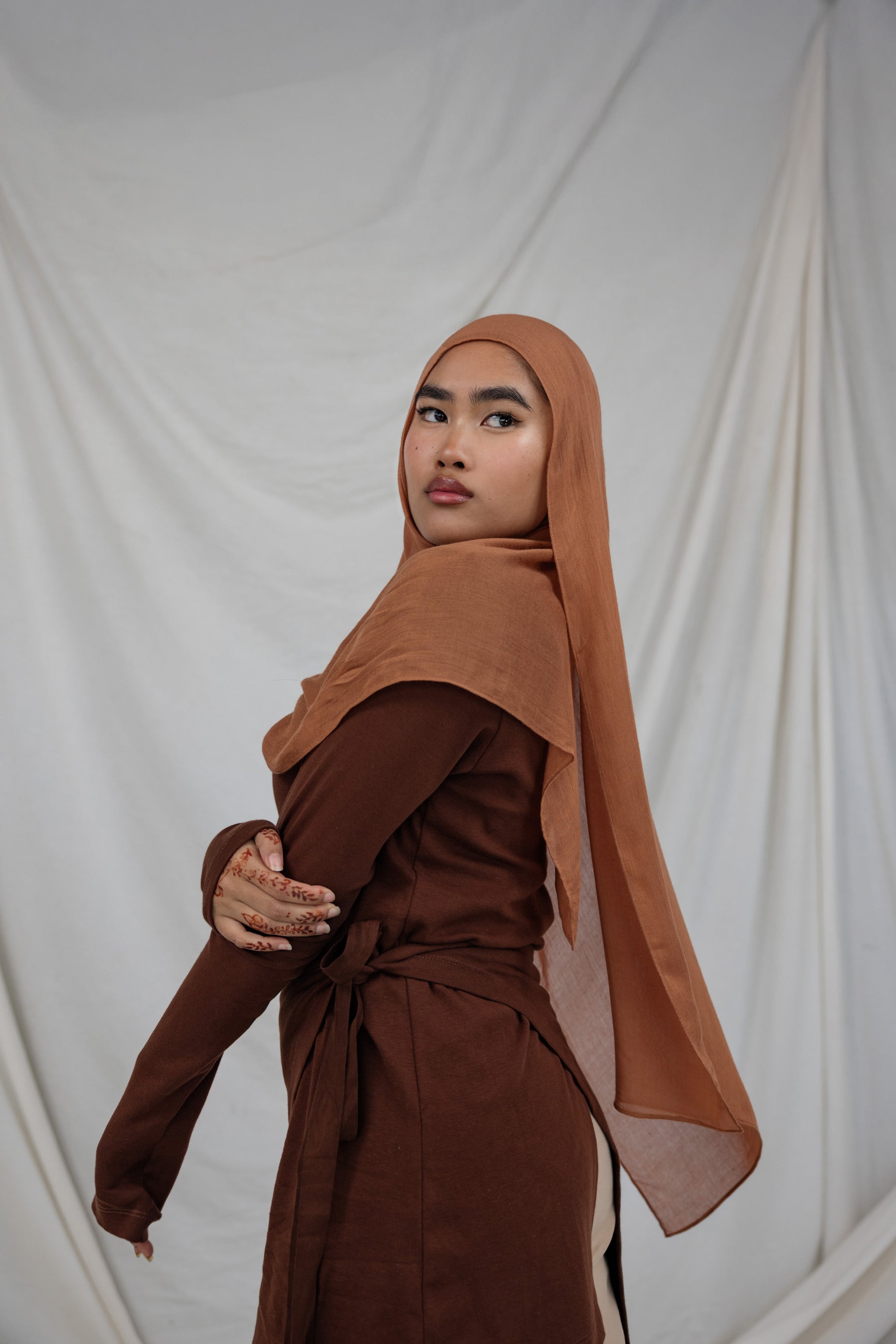 Cinnamon modal hijab by VELA, blending cozy richness with a whisper of bold, everyday elegance.