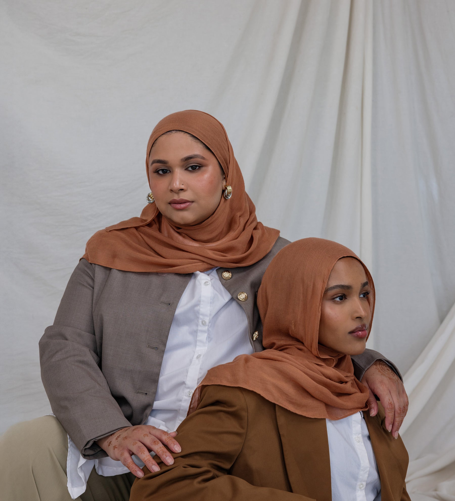 VELA’s Cinnamon hijab wraps you in comfort and confidence, with breathable fabric and a deep, earthy tone.