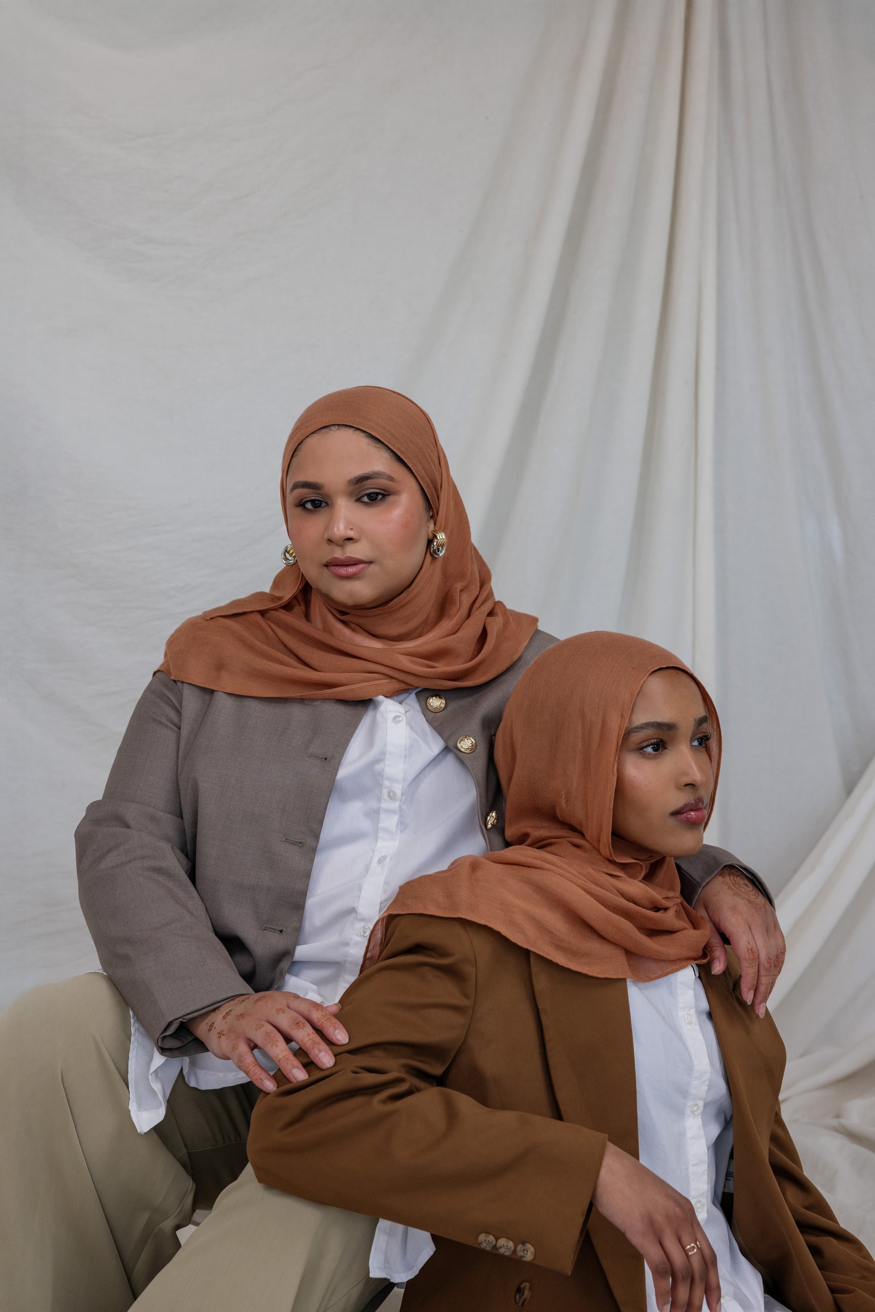 VELA’s Cinnamon hijab wraps you in comfort and confidence, with breathable fabric and a deep, earthy tone.