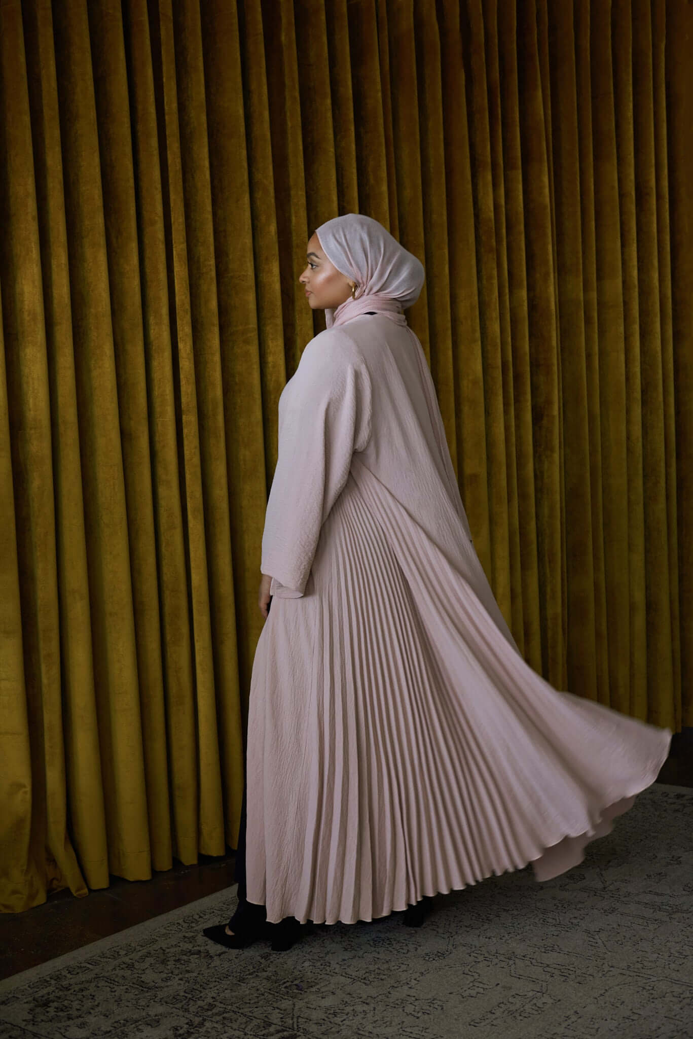 Rose Pleated Abaya | Fashion Forward Scarves - Vela Rose Pleated Abaya | Fashion Forward Scarves - Vela