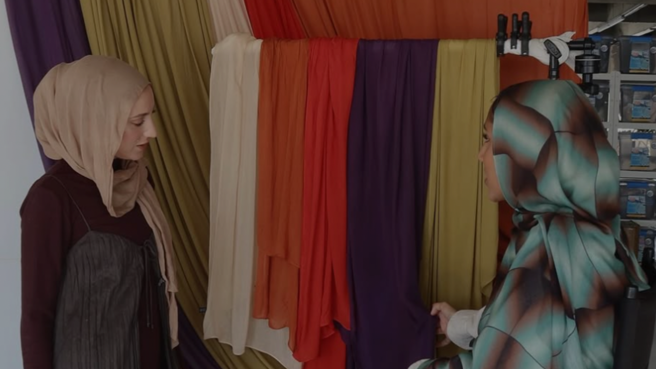How to Choose the Best Hijab Fabrics for Different Weather