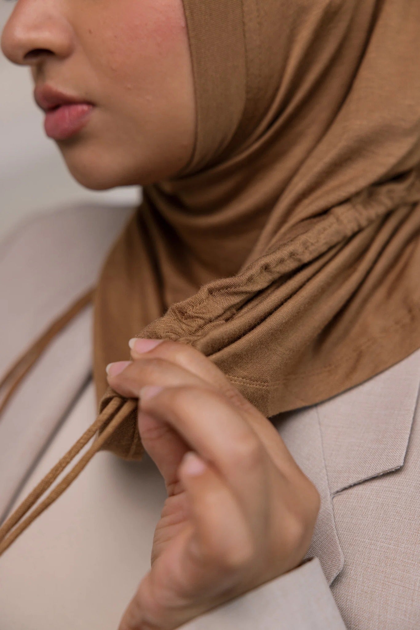 Cotton Jersey vs Woven Modal Hijab: Which Is Right for You?