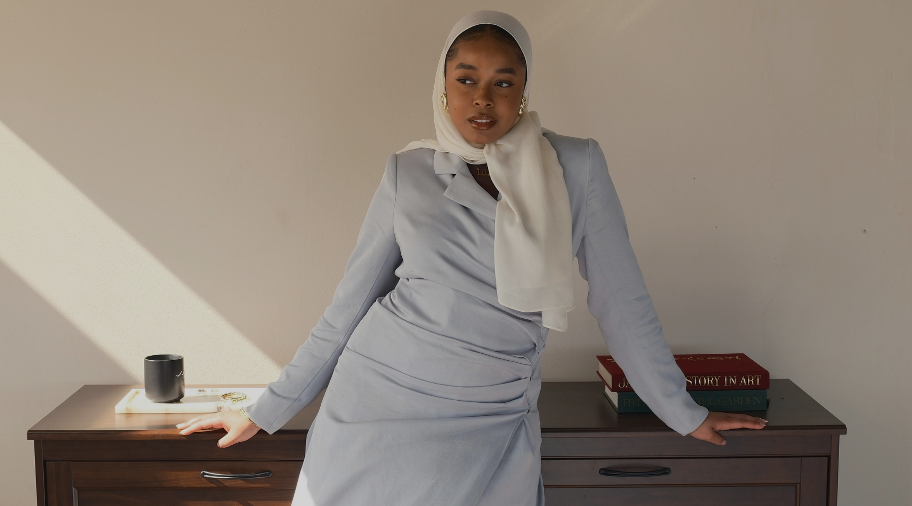 The Ultimate Guide to Abayas: Styles, Fabrics, and How to Wear Them