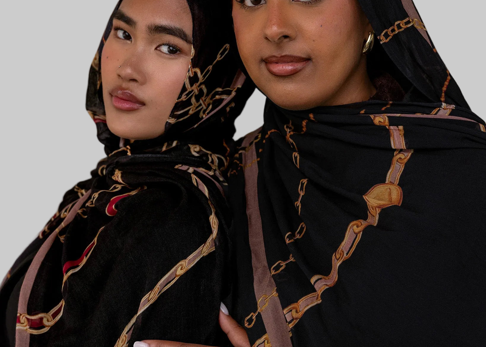 Modest scarf with heritage-style print, part of VELA’s exclusive vintage collection.