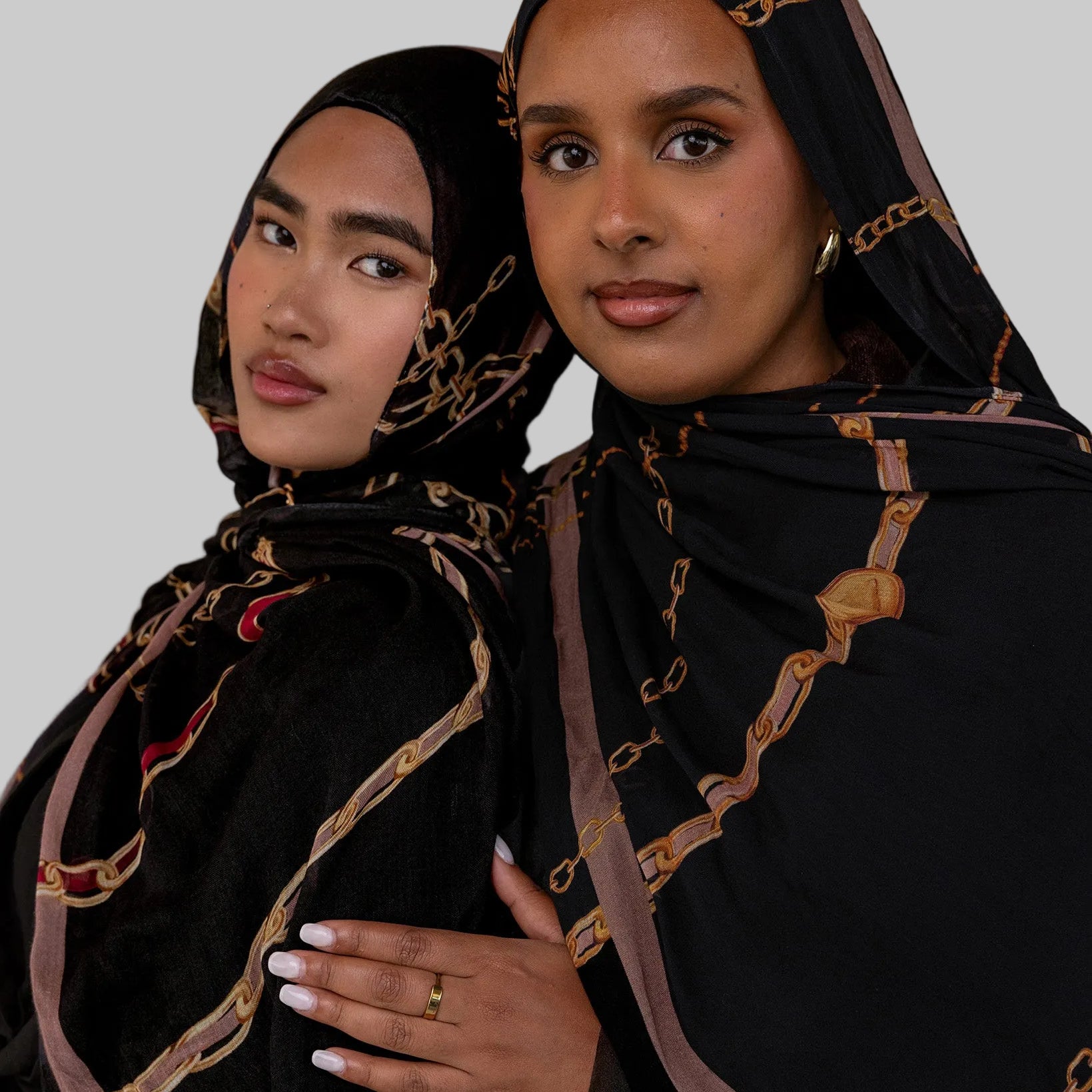 Modest scarf with heritage-style print, part of VELA’s exclusive vintage collection.
