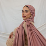 Model wearing Terra Blush Jersey Lite with soft folds, emphasizing breathable and wrinkle-resistant fabric.