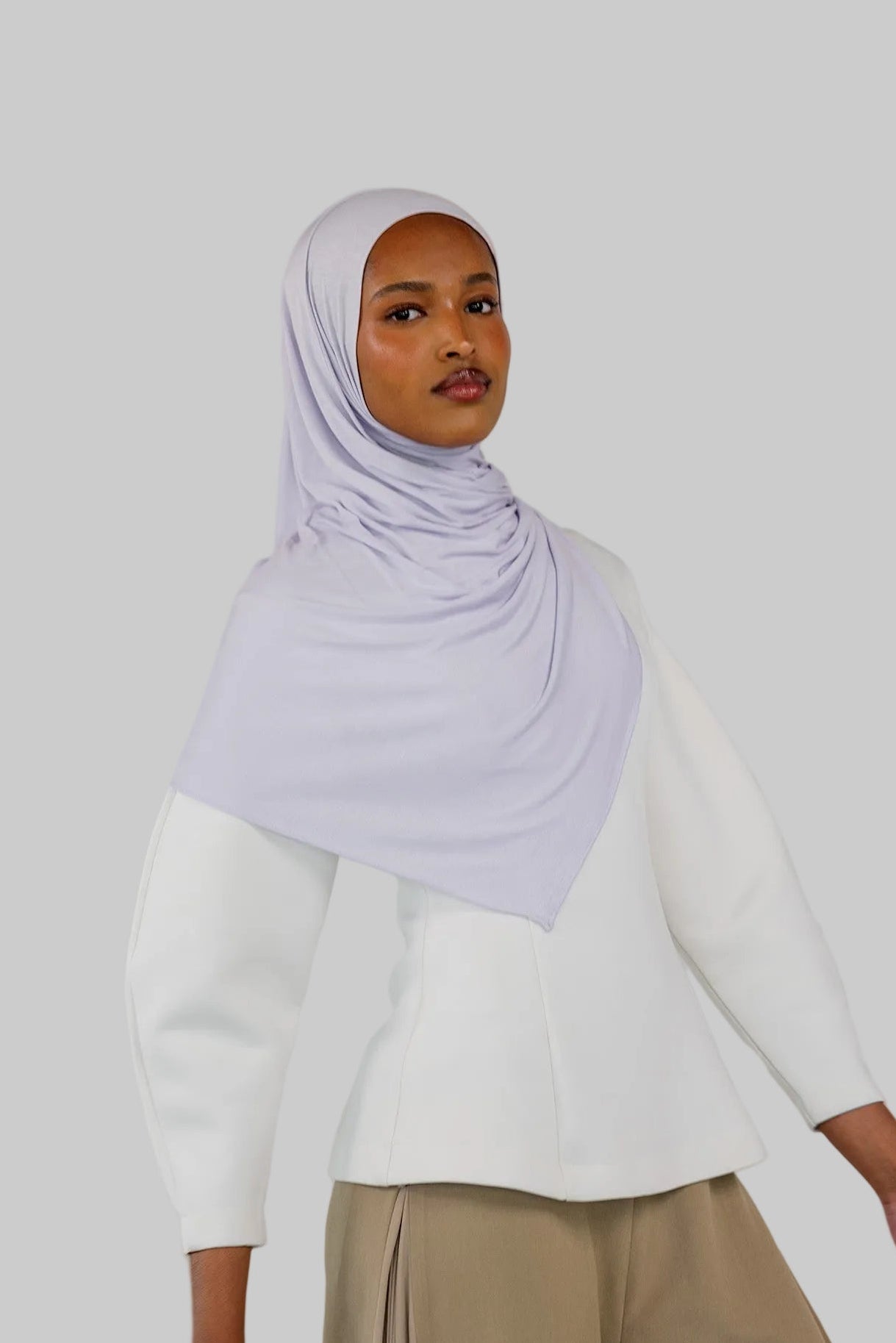  Model wearing Soft Amethyst Jersey Lite wrapped neatly, displaying its wrinkle-resistant, featherlight drape.