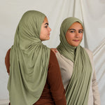 Two models wearing Palm Desert Jersey Lite, showcasing the earthy olive tone in different wrap styles.