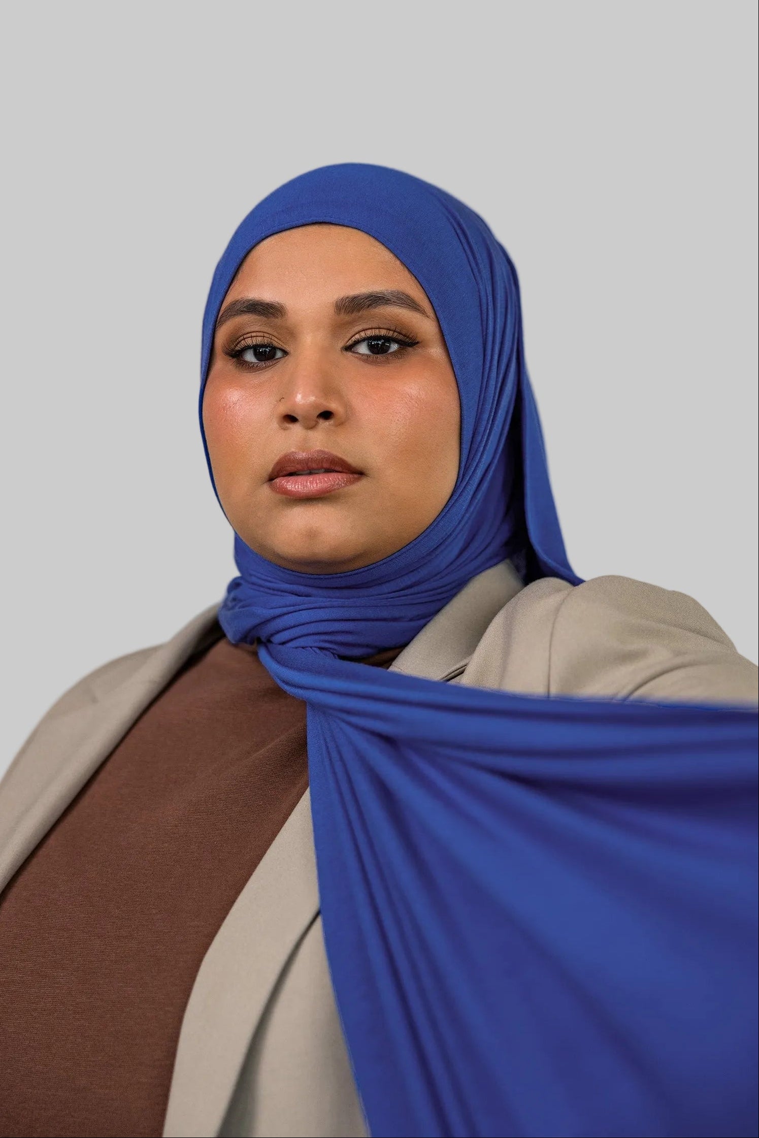 Model wearing Ocean Blue Jersey Lite in a casual wrap style, showing off its breathable, wrinkle-resistant fabric.