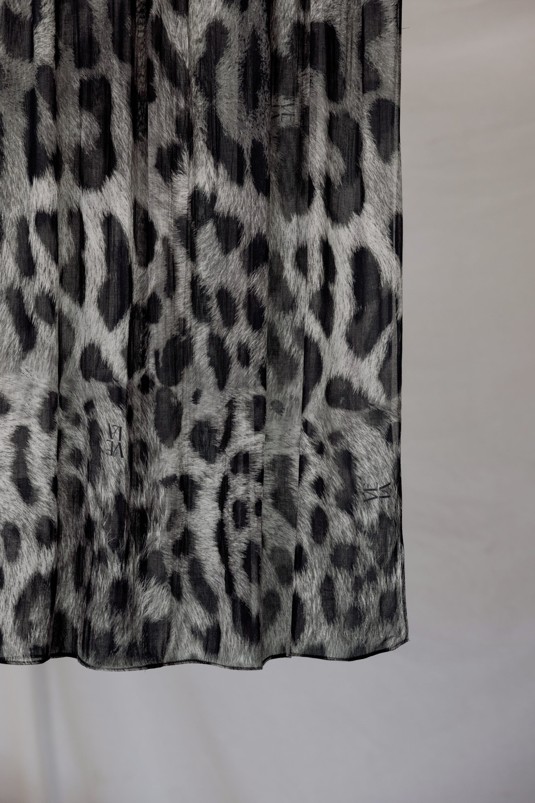 Snow Leopard - Image 4