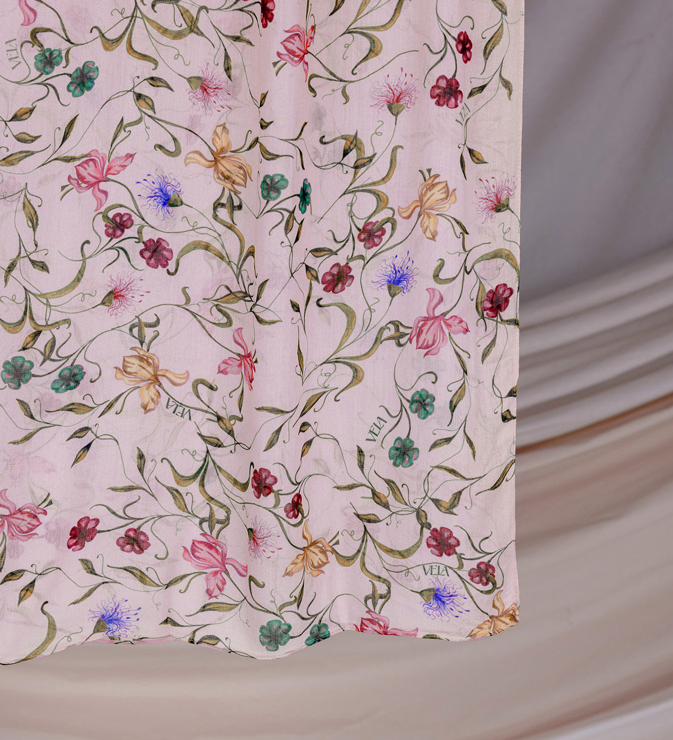  floral print hijab with a lightweight, comfortable feel.
