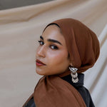 woman wearing maple sugar scarf