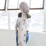 minimalist_clothing_jean_tan_scarf
